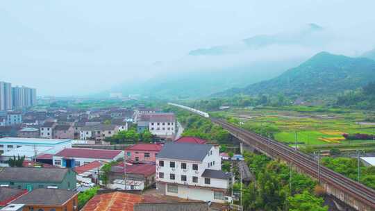 春天乡村春雨中的高铁航拍合集