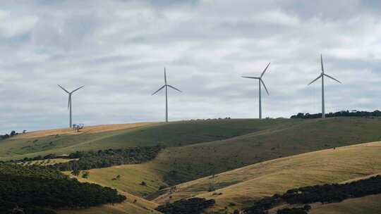 南澳大利亚杰维斯角附近弗利厄半岛海岸的风力涡轮机场。宽昂