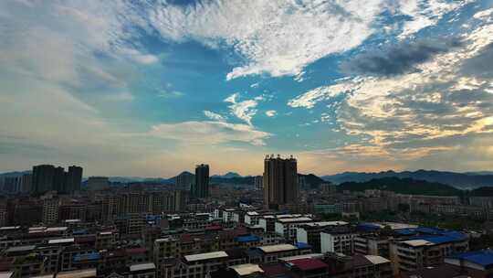 娄底新化县城清晨流动的云彩