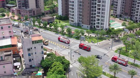 航拍消防车出警在公路上行驶13