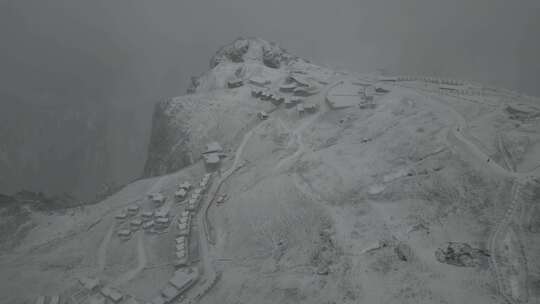 川西泸定牛背山