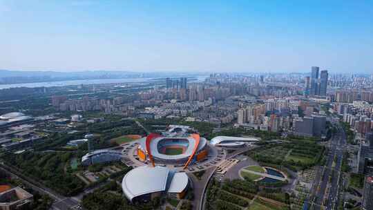 中国江苏南京长江和河西奥体中心体育场航拍
