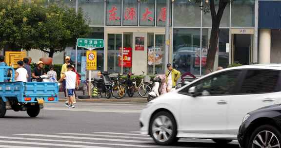 北京五道口成府路车流人流