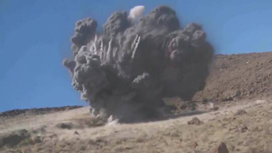 火箭在沙漠中制造了爆炸视频素材模板下载