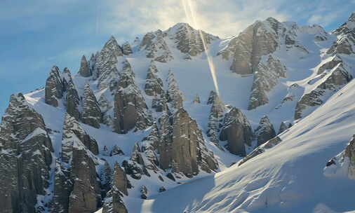 日照金山 雪山之巅 雪山 云海 山峰延时