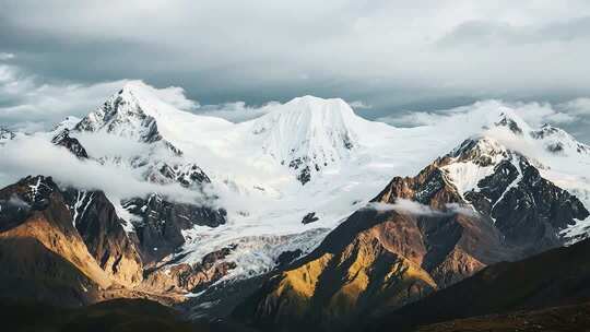 雪山山脉自然风光全景