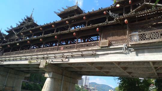 近景拍摄湖北省恩施州宣恩县侗族风雨桥