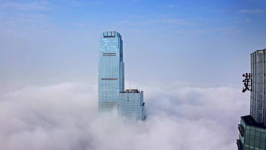 云雾上的长沙国金大厦