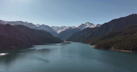 天山天池秋景航拍