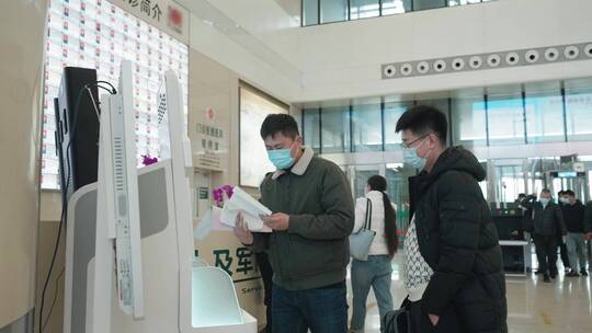 医院病人领取化验单空镜