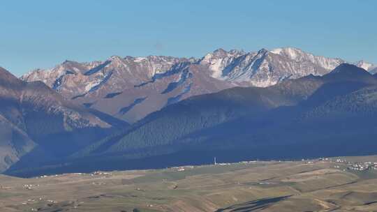 新疆琼库什台草原雪山航拍