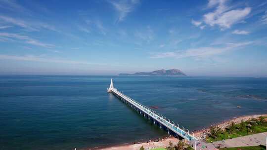 航拍青岛西海岸海军公园栈桥特写