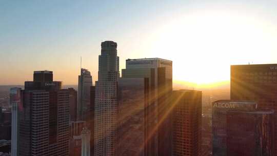 城市航拍加州洛杉矶市中心阳光照射摩天大楼