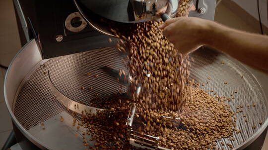 烤咖啡豆出炉视频素材模板下载