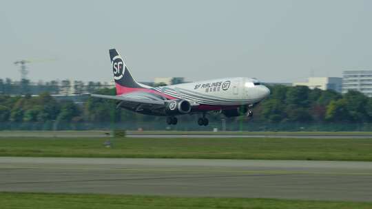 顺丰航空波音飞机落地滑行视频素材模板下载