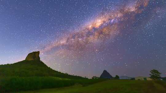 山顶高清银河星空延时时间流转