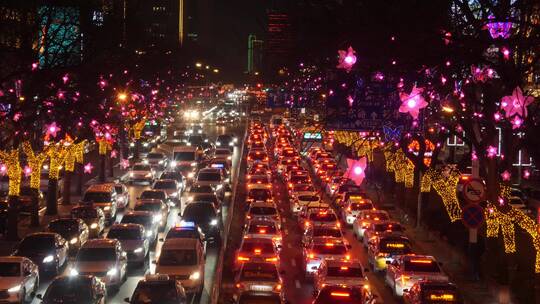2024中国新年挂满灯的城市交通延时