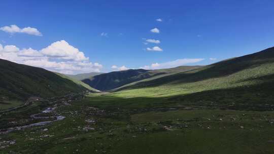 四川莲宝叶则景区山坡草地自然风景航拍