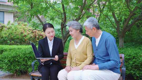 为老人讲解服务