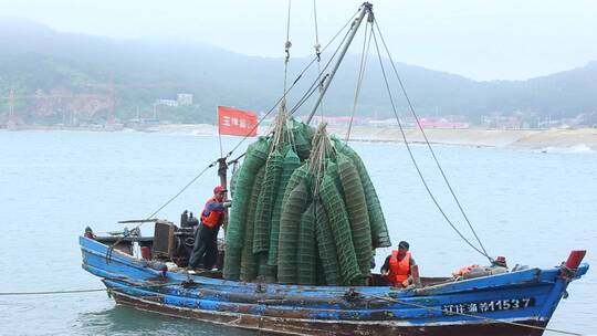 渔民捕捞加工作业乡村振兴