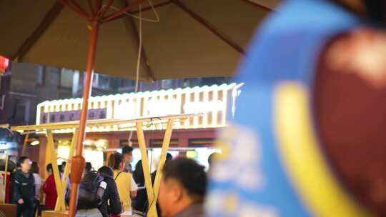 浙江省杭州市武林夜市夜晚夜景逛街购物人群