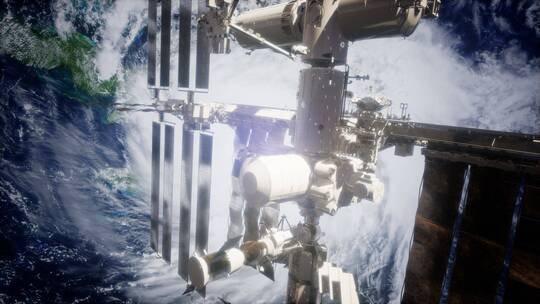 国际空间站正在绕地球运行