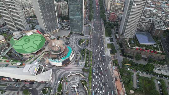 下班时段的城市道路