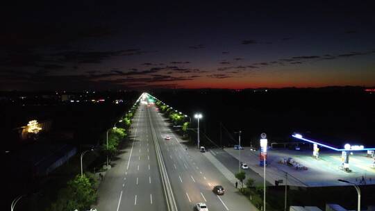 航拍夜景公路车流城市街道晚霞道路路灯