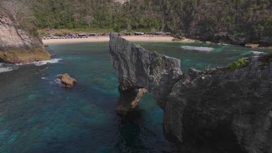 HDR印尼佩尼达岛钻石海滩海蚀洞风光