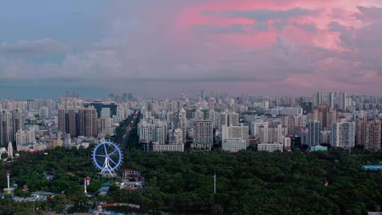 滨海城市-椰树-摩天轮-晚霞-海口风光航拍