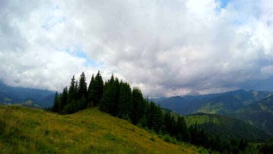 夏季山地景观