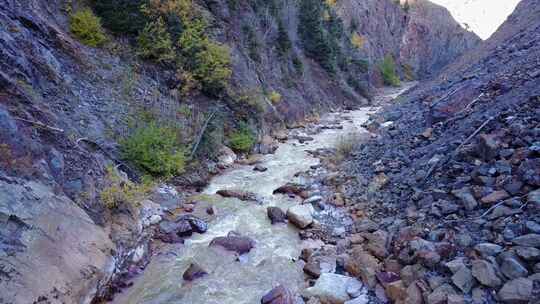 山间溪流瀑布 山脉 山谷 河流  溪流