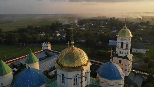 空中拍摄村庄Mezhyrich