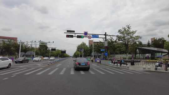 城市马路开车窗外风景