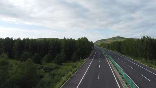 航拍内蒙草原公路风车