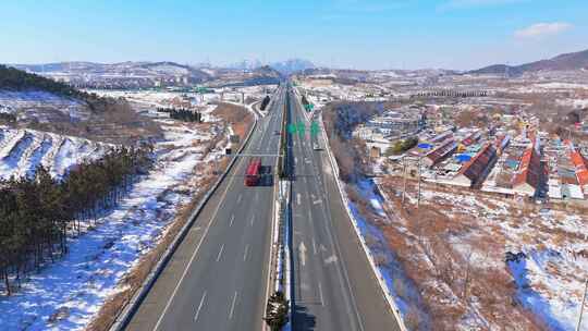 航拍冬季雪后城市立交桥城市风景视频素材