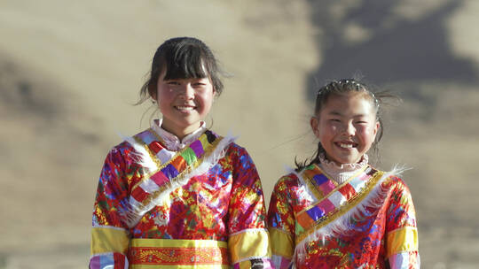 藏族孩子天真烂漫的笑容