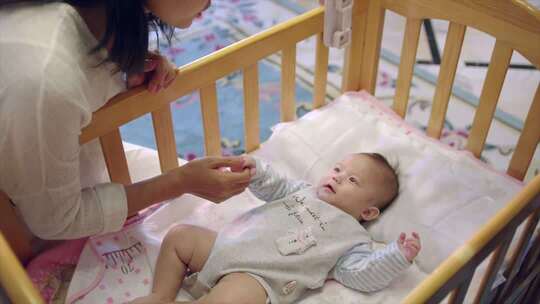 新生儿   婴儿 陪伴  母婴 互动