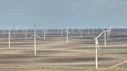 航拍戈壁滩风力发电大风车