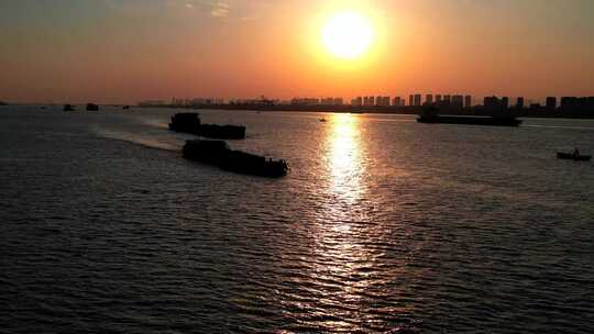 南京长江夕阳下的江面货船来往穿梭视频素材模板下载