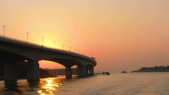 夕阳下的香港大桥