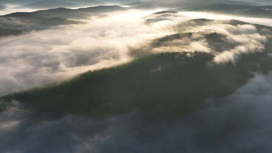 航拍黎明山川阳光云雾