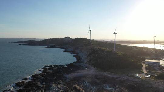 海岸风车唯美海边风车海上风力发电机潮汐能视频素材模板下载