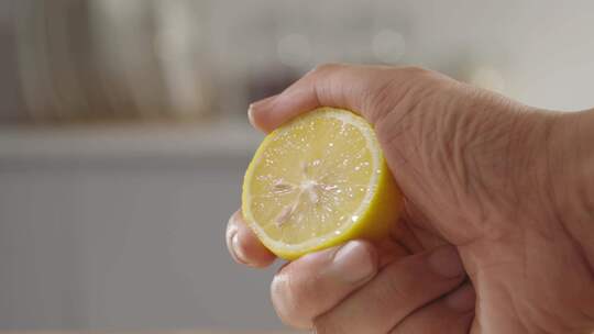 酱油  柠檬片落下  调味料视频素材模板下载