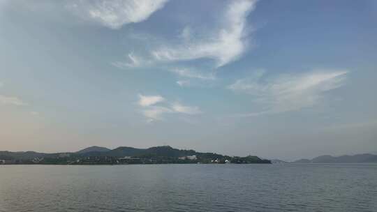 湖景天空延时