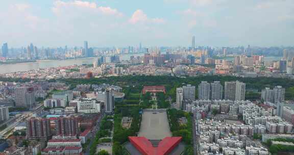 武汉夏日城市地标和天际线风光