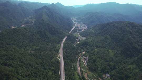 航拍川西旅游317国道山谷道路街景