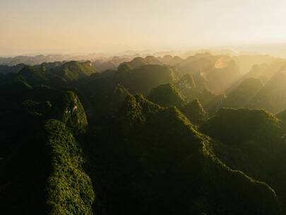 延时｜丁达尔夕阳下的群峰连绵起伏｜喀斯特