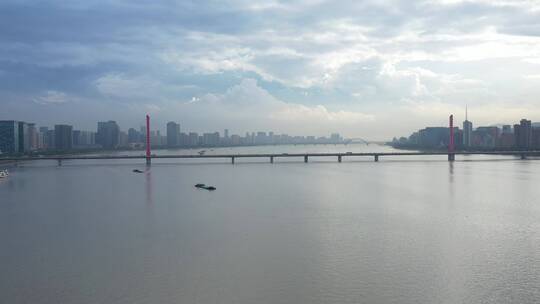 杭州西兴大桥蓝天白云