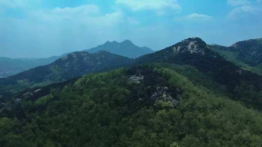 重峦叠嶂的山